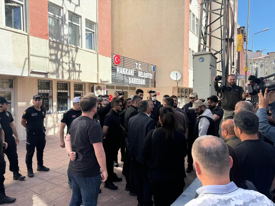 Hakkari Belediyesi Eş Başkanı Mehmet Sıddık Akış görevden uzaklaştırıldı - 3